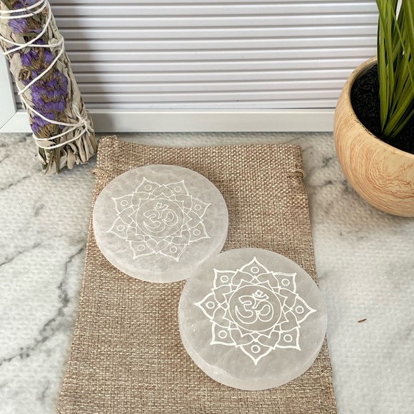 Ohm selenite - Picture 3 of 3